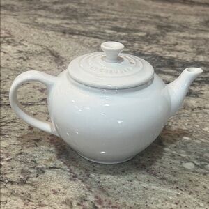 Le Creuset White Gloss Stoneware Teapot